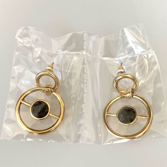 04 Avon Earrings Cali Deco Gold Tone and Black Dangle Drop Pierced Earrings 2008 - Picture 3 of 10